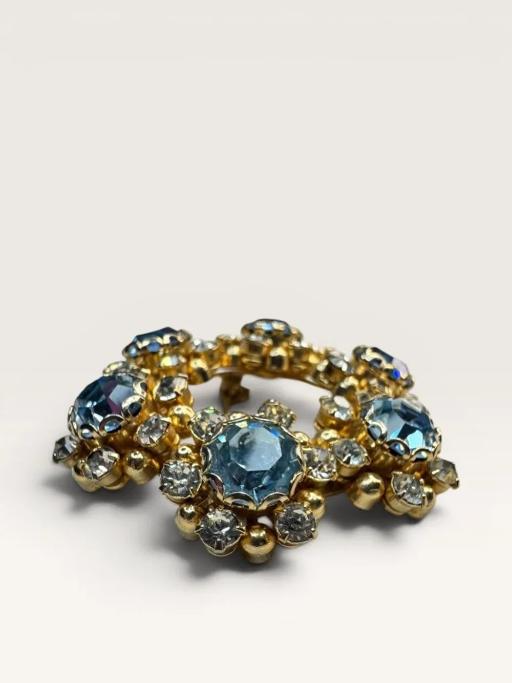 1950s Mid Century Blue Crystal Wreath Brooch Gold Tone Floral Vintage